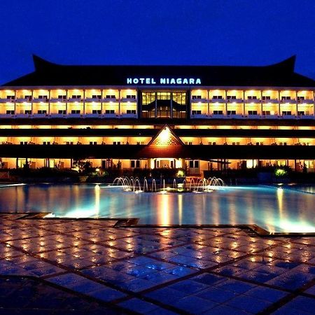 Hotel Niagara Parapat Exterior photo