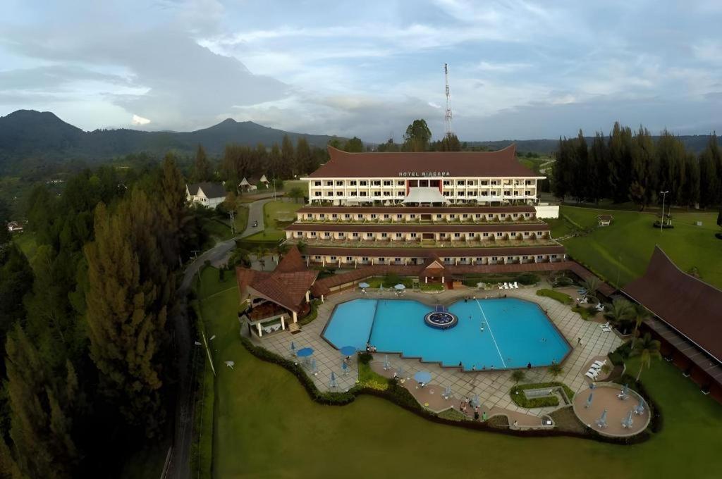 Hotel Niagara Parapat Exterior photo