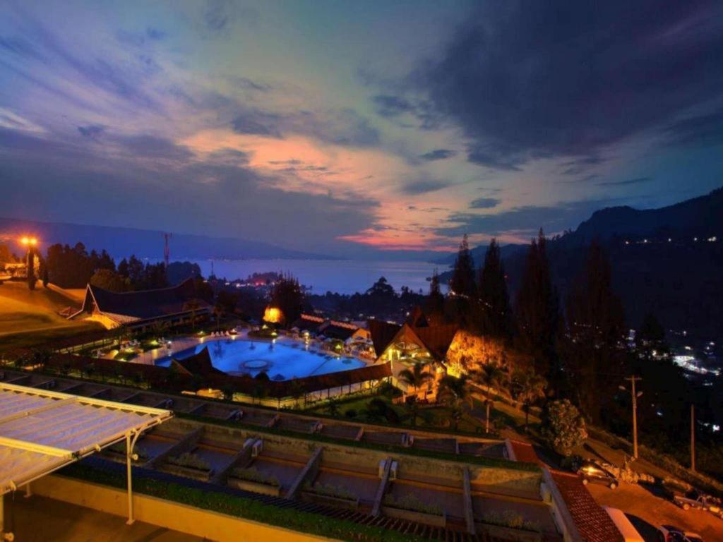 Hotel Niagara Parapat Exterior photo